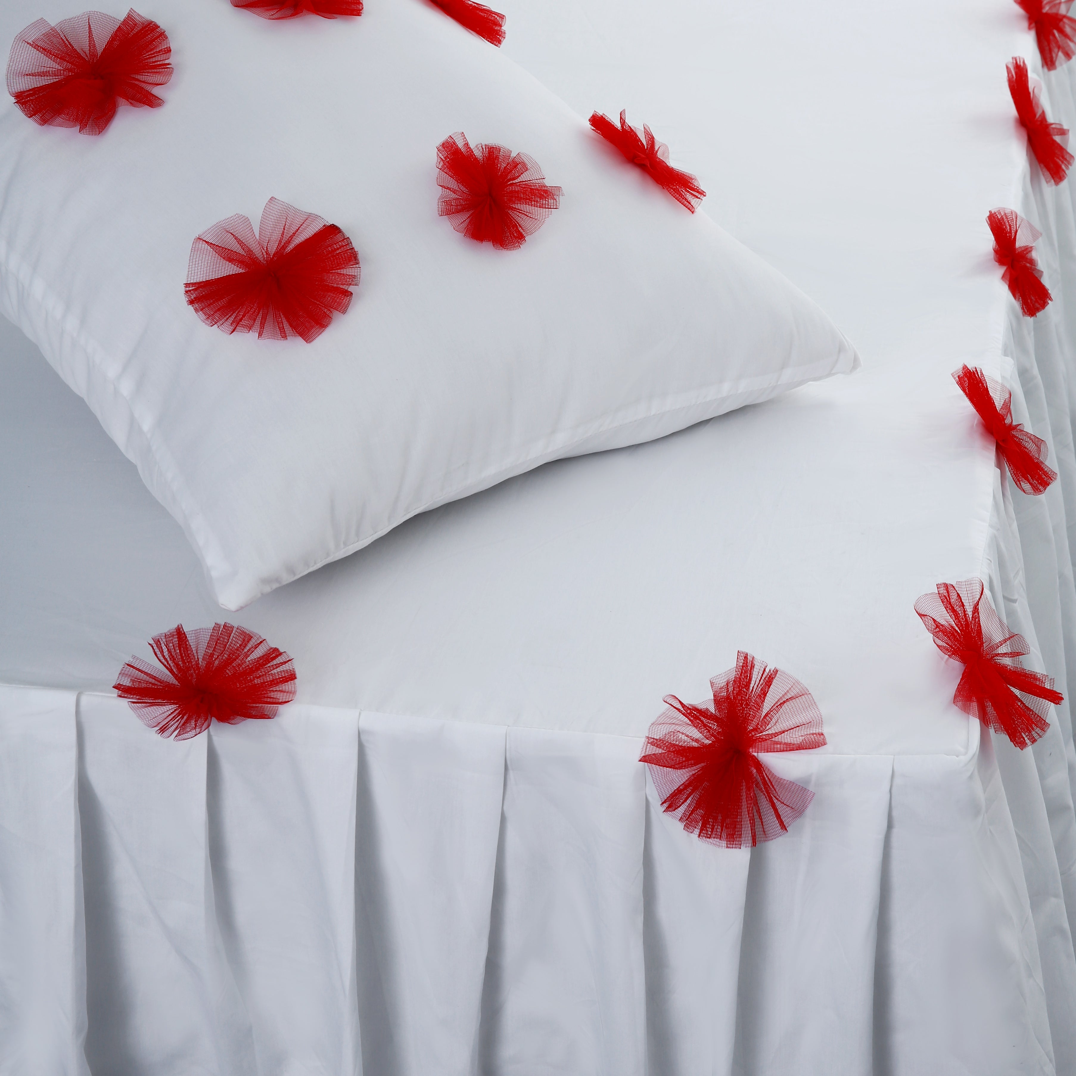 3 PCS Fitted Bed Skirt With Pillow Cover
